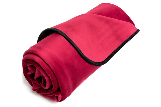 Fascinator Splashproof Throws, Bedroom Furniture by Liberator – shown in product photo 